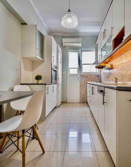 A Unique Apartment In The Historical Center-3Bds Athens Luaran gambar