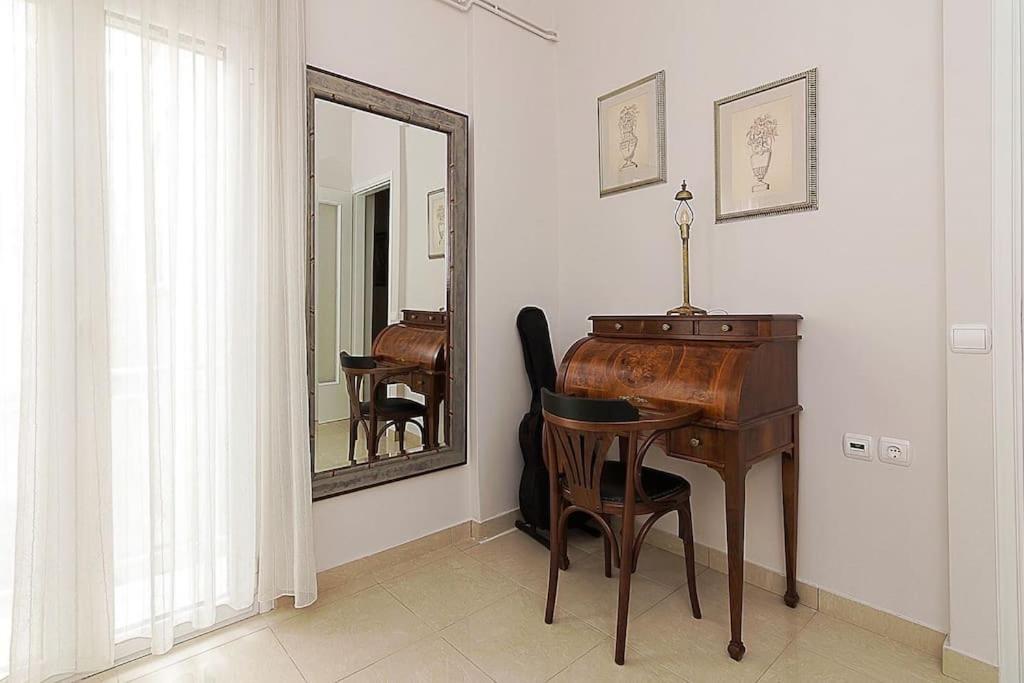 A Unique Apartment In The Historical Center-3Bds Athens Luaran gambar